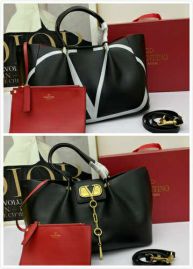 Picture of Valentino Lady Handbags _SKUfw98199109fw